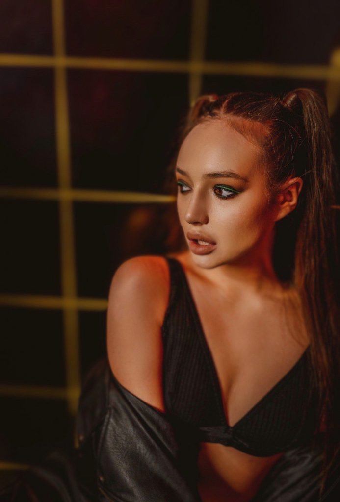 модель Адель ❤️ — элитный эскорт Киев