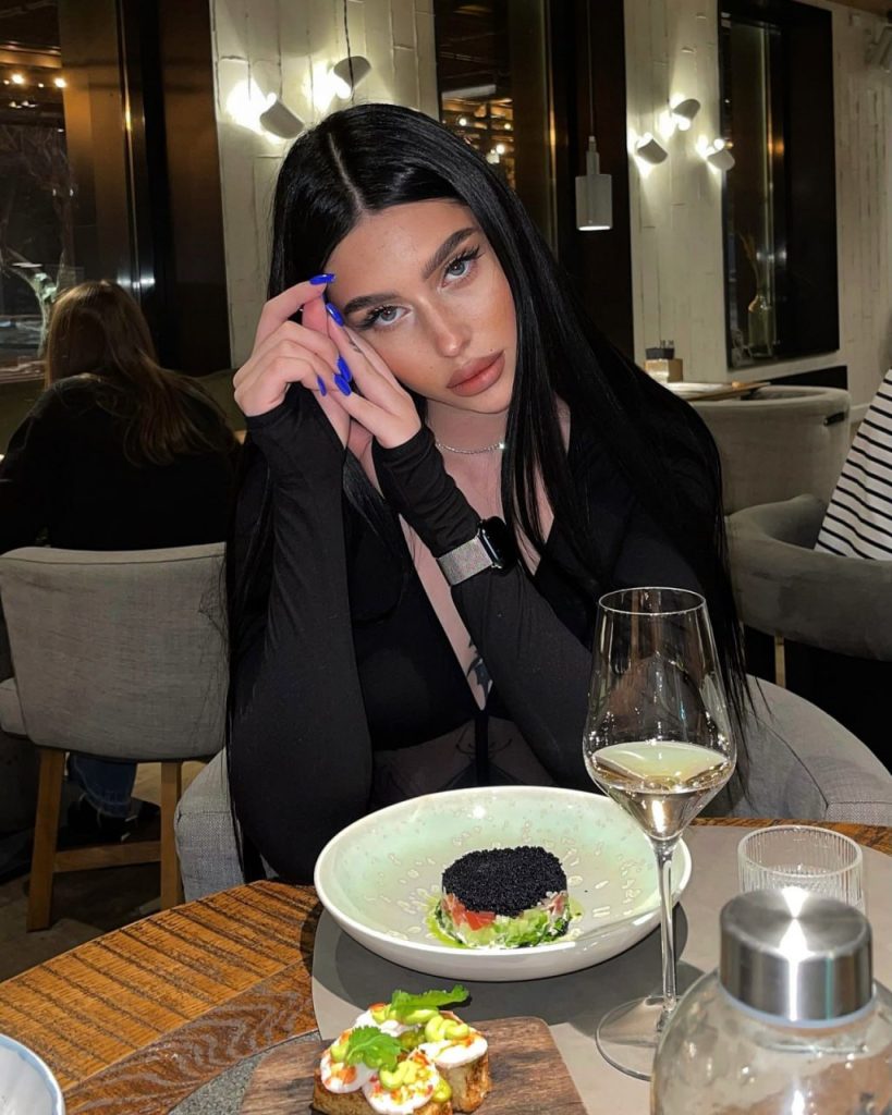 Юлия — элитная эскортница в Киеве и области