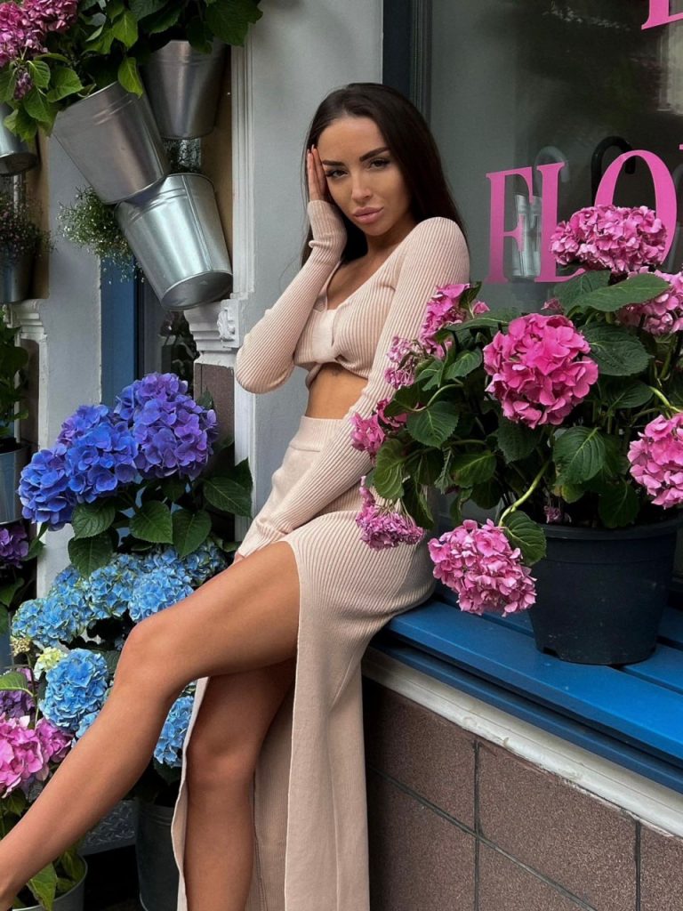 Эскорт с Анна — элитный досуг в столице Украины