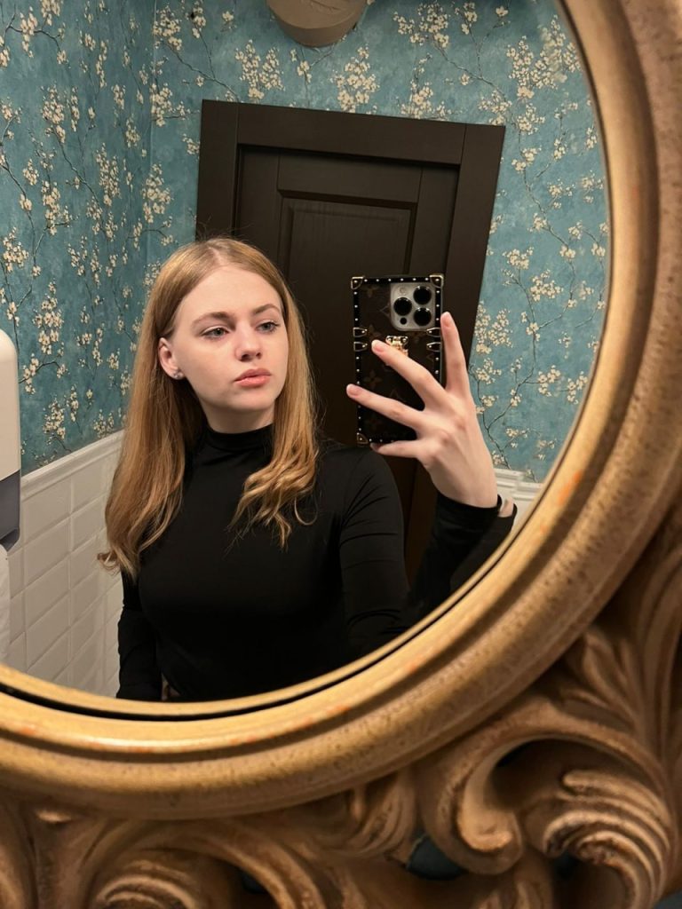 модель Алесия — элитный эскорт Киев