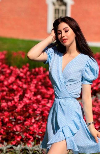 Аминочка — элитная эскортница в Киеве и области